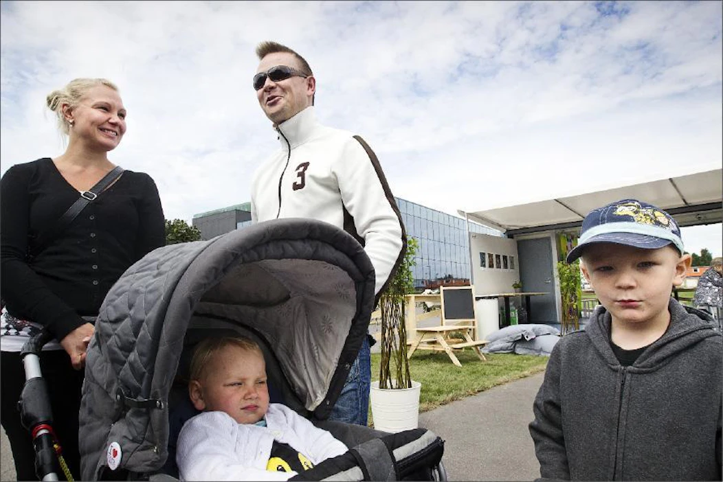 Kimmo Weide on kotoisin Rautalammilta ja voisi muuttaakin takaisin. Nina (vasemmalla), Ada ja Luca Lundström ovat kotoisin Helsingistä ja vierailevat usein Rautalammilla. Kari Salonen