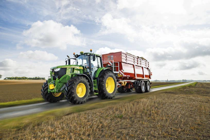 John Deere uudistaa 6M-mallejaan, joihin on saatavilla MY27-malleista alkaen aiempaa monipuolisempi ajokahva.