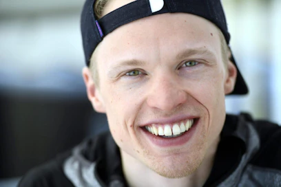 Iivo Niskanen voitti vuosi sitten 50 kilometrin olympiakultaa. LEHTIKUVA / HEIKKI SAUKKOMAA