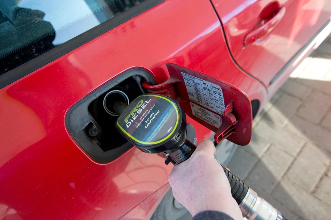 Parafiininen diesel kehitettiin vähentämään dieselin pienhiukkasten päästöjä. Siksi sitä on tuettu.