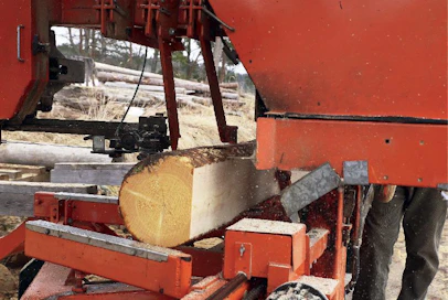 Sahausnopeudessa vannesaha jää jälkeen sirkkelistä, mutta puuta ei tuhlaannu puruksi. Wood-Mizerin voi räätälöidä omien tarpeidensa mukaan. Sahaus onnistuu hyvin myös yhdeltä ihmiseltä.