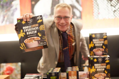 Kari Kaipainen on innoissaan spelttimurojen saamasta vastaanotosta Saksassa. Myös pakkaus on saanut kiitosta.