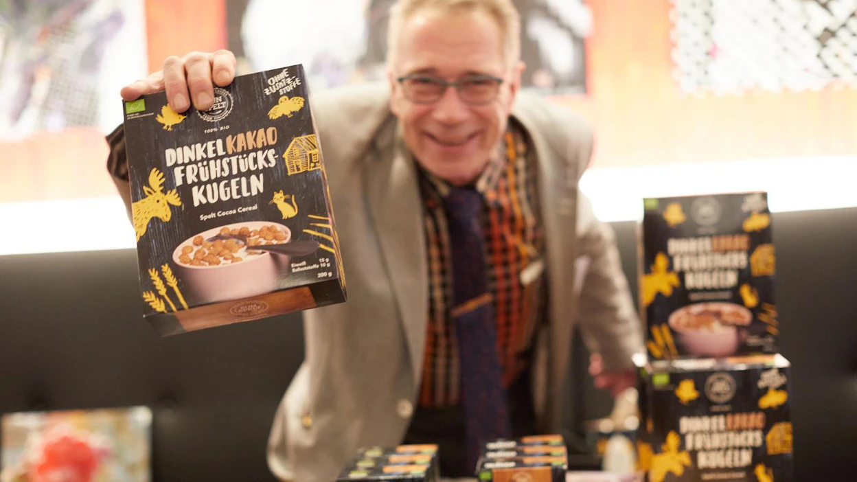 Kari Kaipainen on innoissaan spelttimurojen saamasta vastaanotosta Saksassa. Myös pakkaus on saanut kiitosta.