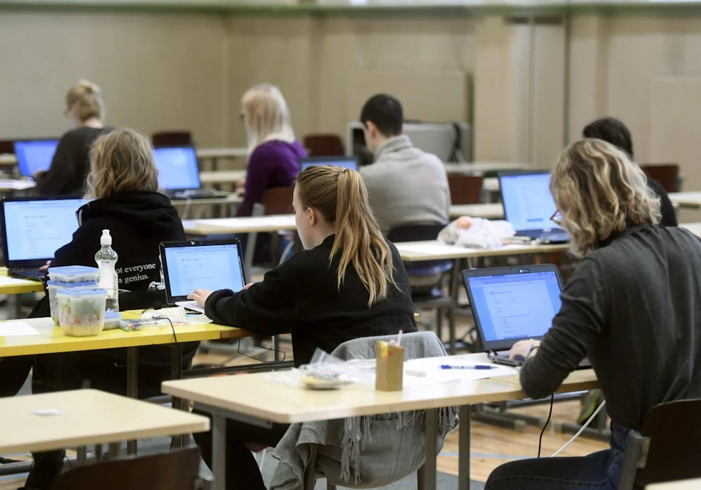 Kyselyssä moni kuntien sivistysjohtajista arvelee lukioiden määrän heidän maakunnassaan kutistuvan. LEHTIKUVA / VESA MOILANEN