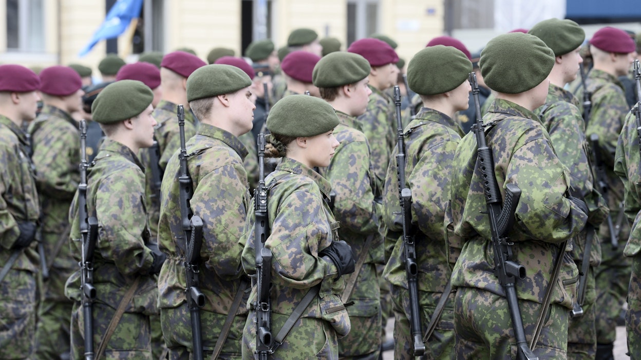 Pitkään vakaana ja suhteellisen ennakoitavana pysynyt Suomen sotilaallinen toimintaympäristö muuttui viime vuonna perusteellisesti. Näin todetaan torstaina julkaistussa Sotilastiedustelun julkisessa katsauksessa. Kuvituskuva.