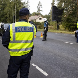 Poliisi puhallutti autoilijoita tänään Hyvinkäällä. Iltaan jatkuva tehovalvonta kattaa koko maan.