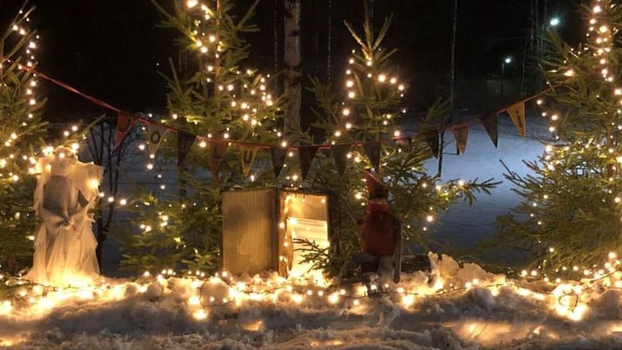 Rautalammilla jouluista tunnelmaa luo tänäkin vuonna kylän yhteinen joulukalenteri, jollaisia on eri puolilla maata.