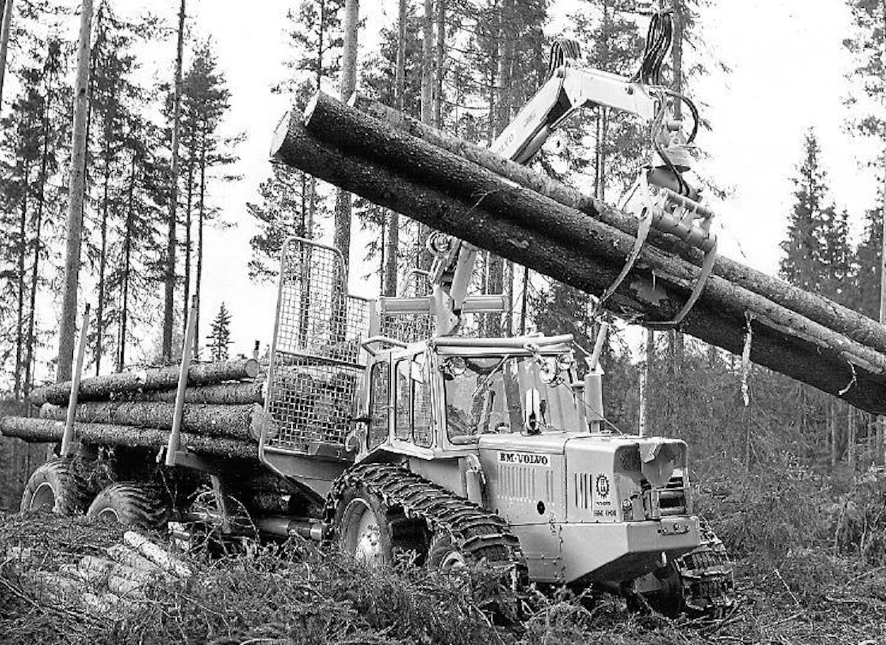 60-luvun alkupuolella alettiin Ruotsissa tehdä ¾-teloilla, runko-ohjauksella, hydraulisella kuormaimella ja kiinteällä perävaunulla varustettuja metsätraktoreita, joiden perustana oli tavallinen maataloustraktori. Vuonna ‑64 esitelty BM-Volvo Nalle oli näistä onnistuneimpia, siinä oli peruskoneena ruotsalaisten kansallistraktori Volvo Boxer 350. Vuonna ‑66 esiteltiin kuvan BM-Volvo SM661 Iso-Nalle, jossa oli huomattavasti kestävämpi napa