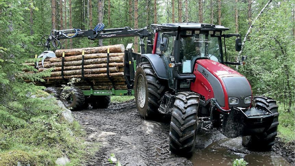 Valtran mallistossa kaksi lähellä toisiaan olevaa mallisarjaa, pienempi A ja jämerämpi N. Niiden paino ja hydrauliikan ominaisuudet määrittävät sopivuutta erilaisten metsäperävaunuyhdis- telmien pareiksi.