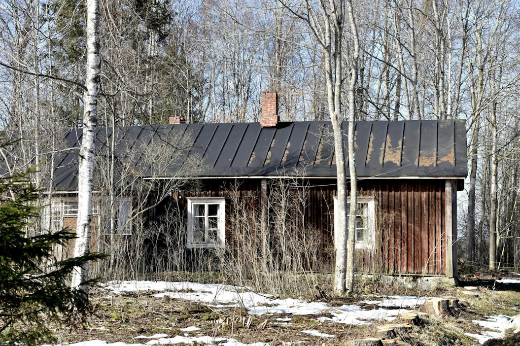 Tilastokeskuksen mukaan Suomessa on noin 66 000 omakotitaloa, joissa ei ole asunut vakituisesti kukaan yli seitsemään vuoteen. LEHTIKUVA / Jussi Nukari
