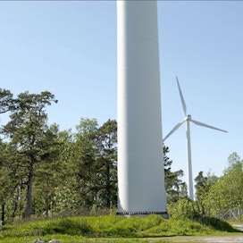 Tuulivoimainvestoinnit tuovat pysyvää työtä kotimaahan pitkällä aikavälillävoimaloiden käyttö- ja kunnossapidossa, kirjoittajat toteavat. Kimmo Haimi