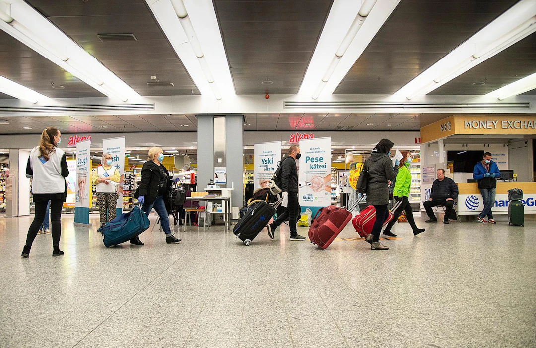 MTK on saanut myönteistä palautetta muun muassa kausityövoiman saatavuuteen liittyvästä edunvalvonnasta. Kuvassa Suomeen saapuvia ukrainalaisia kausityöläisiä Helsinki-Vantaan lentoasemalla.