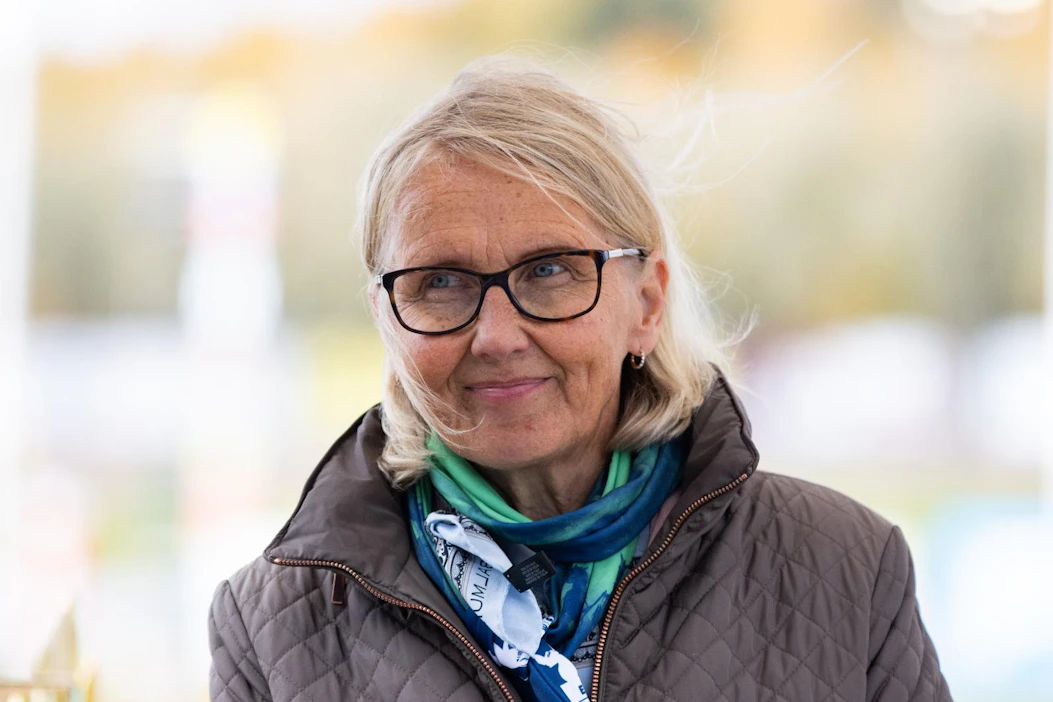 Marjaana Alaviuhkola jättää luottamustehtävänsä Ruotsin raviurheilun keskusjärjestön hallituksen puheenjohtajana.