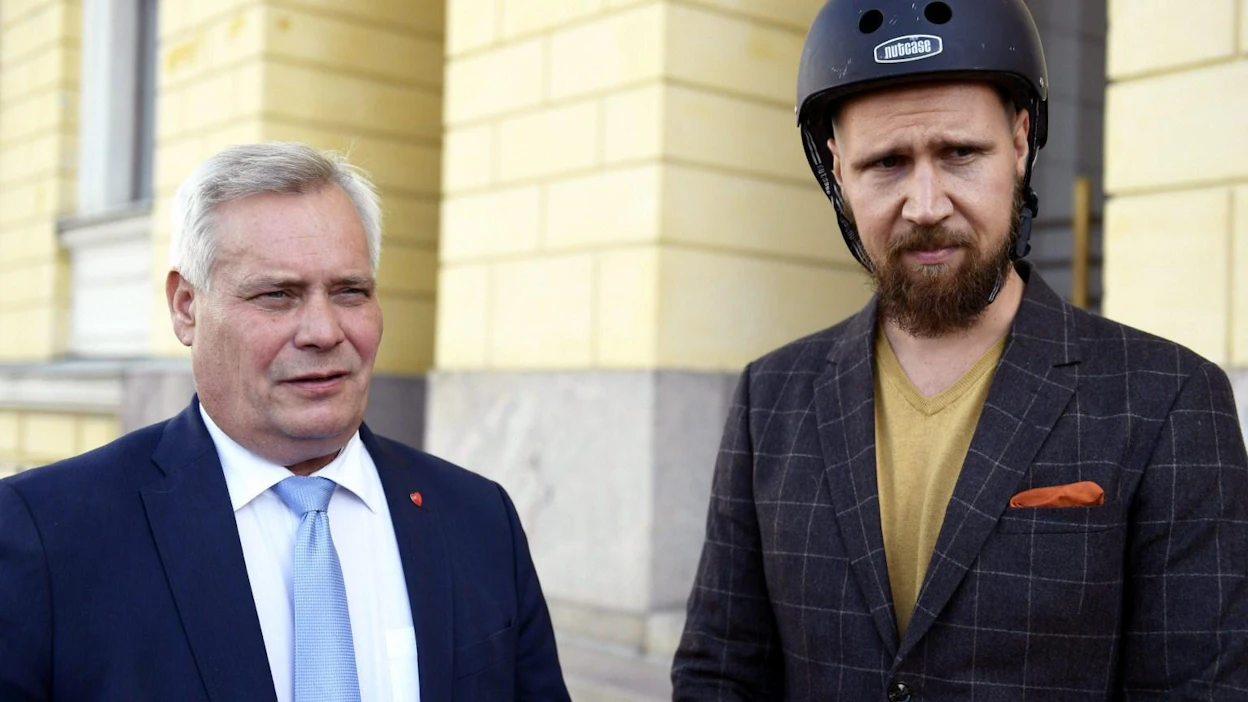 Antti Rinteen SDP:llä on syytä hymyyn, Touko Aallon vihreiden tilanne ei näytä yhtä hyvältä. Lehtikuva / Antti Aimo-Koivisto
