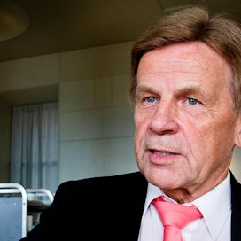 Eduskunnan ensimmäinen varapuhemies Mauri Pekkarinen.