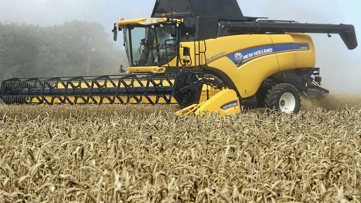 New Holland CR on lyhempi kuin vastaava kohlinpuimuri.