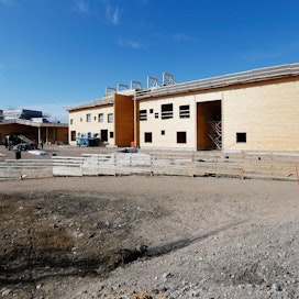 Maailman suurin hirsinen koulurakennus Pudasjärven hirsikampus on tuonut näkyvyyttä hirsirakentamiselle ja on esimerkkinä lukuisille muille hirsirakentamisen hankkeille kotimaassa ja kansainvälisesti.