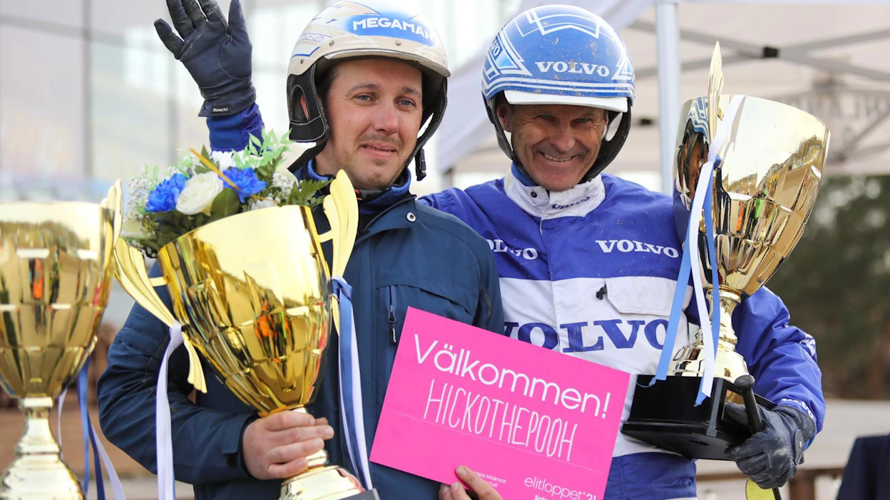 Omistaja-hoitaja Ernestas Tijunelis ja ohjastaja Vidar Hop juhlivat tämän vuoden Finlandia-ajon voittoa, joka toi heille myös kutsun Elitloppetiin.