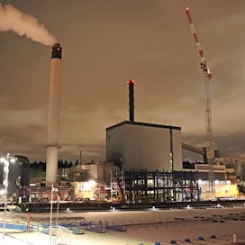 Tampereen Sähkölaitoksen Naistenlahden voimalaitos lisää uusiutuvien polttoaineiden käyttöä ja vähentää hiilidioksidipäästöjä, kun uusi biolaitos valmistuu. LEHTIKUVA / TARJA REPO