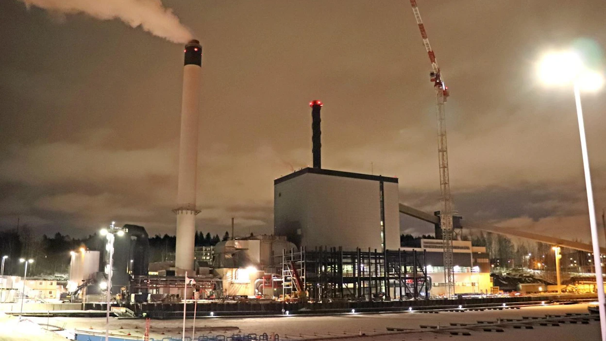 Tampereen Sähkölaitoksen Naistenlahden voimalaitos lisää uusiutuvien polttoaineiden käyttöä ja vähentää hiilidioksidipäästöjä, kun uusi biolaitos valmistuu. LEHTIKUVA / TARJA REPO