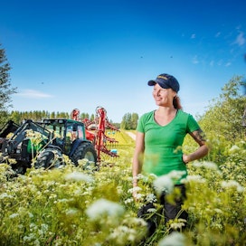 Suvi Peiponen on yksi maaseutunuorista, joka haluaa uudistaa kuvaa maataloudesta ja maatalousyrittäjistä.