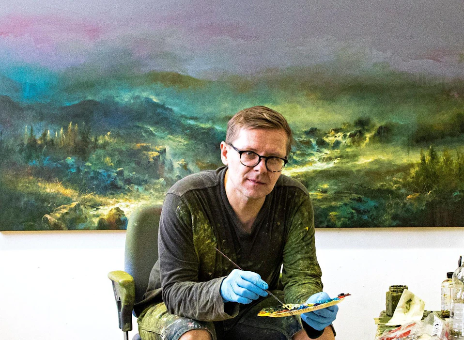 Petri Ala-Maunuksen maalaustapa on tinkimätön yksityiskohdissa. Kookkaat kollaasimaiset maisemateokset ovat tuoneet suurta huomiota taiteilijalle.