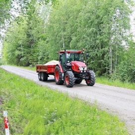 Zetor on siinä mielessä harvinainen suurempien traktoreiden valmistaja, että sen mallistossa on ainoastaan 40 km/h kulkevia malleja.