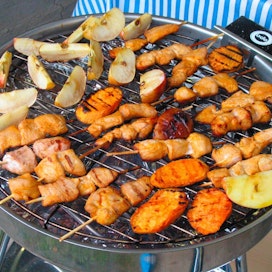 Hyvä ruoka on suomalaisten mielestä grillaamisessa tärkeintä.