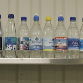 Järjestöjen mukaan muovipullot eivät ole osa EU:n kannattamaa kiertotaloutta.