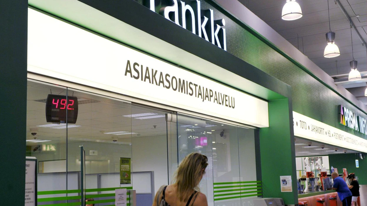 Tunnuslukutaulukoiden käyttö jatkuu S-Pankissa myös sen jälkeen, kun uusi maksupalvelulaki tulee voimaan syyskuussa. LEHTIKUVA / IRENE STACHON