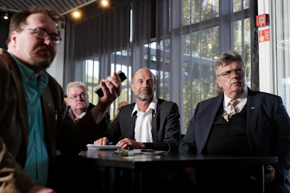 Jyväskylän seudun perussuomalaisten puheenjohtaja Jarmo Nahkamäki (vas.), kansanedustajan avustaja Pekka Kataja, kansanedustaja Jouni Kotiaho ja Keski-Suomen perussuomalaisten puheenjohtaja Jyrki Niittymaa ottivat ennakkoäänet vastaan Jyväskylässä.