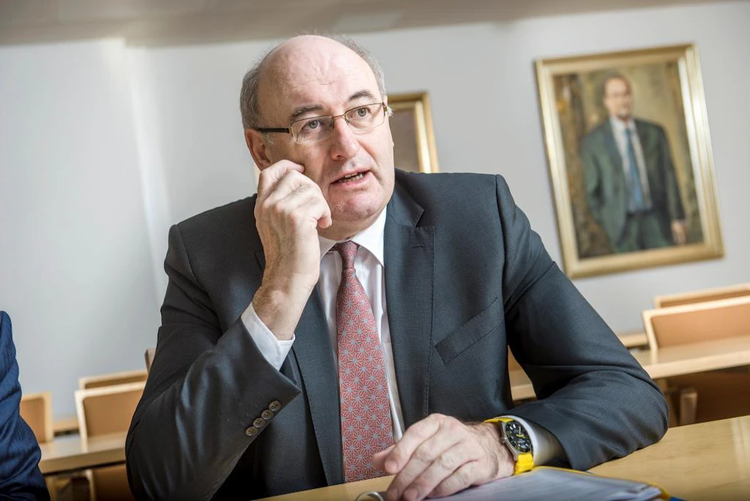 Euroopan parlamentin maatalousvaliokunta patistaa maatalouskomissaari Phil Hogania töihin tuottajien aseman parantamiseksi.