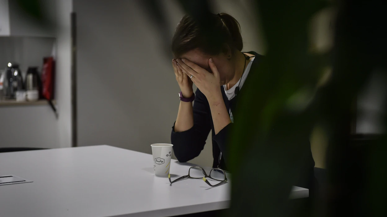 Mieli ry:n kriisipuhelimeen ja auttaviin keskustelupalveluihin yhteyttä ottavien tilanteet ovat aiempaa vakavampia. Kuvituskuva.