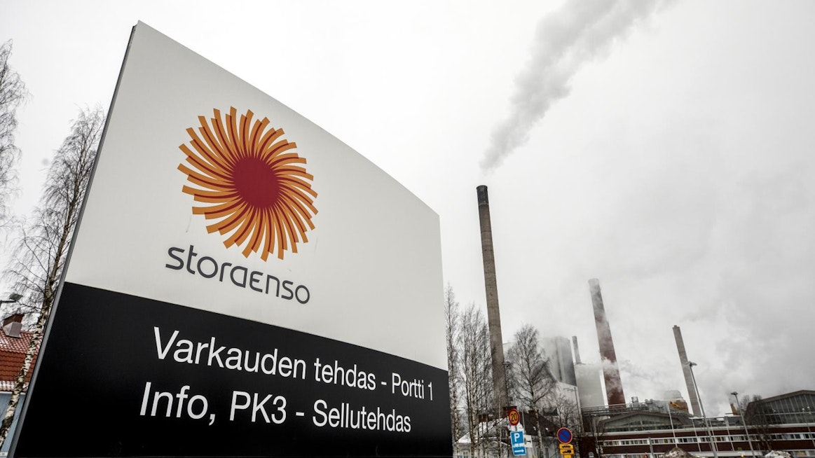 Stora Ensolla toimii Varkaudessa sahan ja viilupuutehtaan (lvl) lisäksi sellutehdas ja pakkauskartonkikone. Arkistokuva.