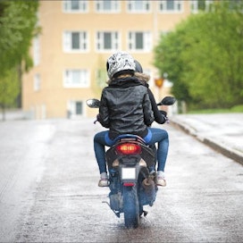 Kesän kynnyksellä on hyvä pohtia omaa liikenneasennettaan, kirjoittaa Urpo Lehtimäki. Kimmo Haimi