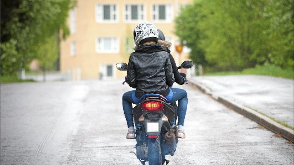 Kesän kynnyksellä on hyvä pohtia omaa liikenneasennettaan, kirjoittaa Urpo Lehtimäki. Kimmo Haimi