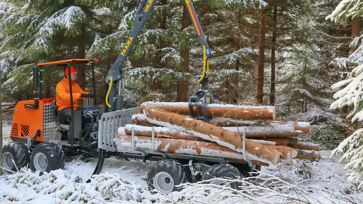 Logbullet-pienkuormatraktori on ollut esillä jo useammissa näyttelyissä. Nyt on koneen sarjatuotanto alkanut ja ensimmäiset 6 konetta on luovutettu asiakkaille. Vain 1 500 kiloinen kone on vaihtoehto metsävarustellulle mönkijälle.