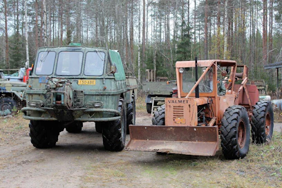 Valmetin ensimmäinen 361D:n osista koottu runko-ohjattu 4-vetoinen juontotraktori valmistui v.1963, myöhemmin siitä tehtiin pari prototyyppiä armeijalle. Kaksi vuotta myöhemmin moottori vaihtui 80 hv:n neloseen ja voimansiirto-osat 565:n palikoihin. Uudistetun mallin tyyppi oli Valmet Terra 865B. Vuosikymmenen lopulla myös armeijaversio Terra 865 BM sai lopulliset muotonsa. Moottori oli sama kuin siviili-Terrassa ja 900-Valmetissa, josta lainattiin myös voimansiirron komponentit.