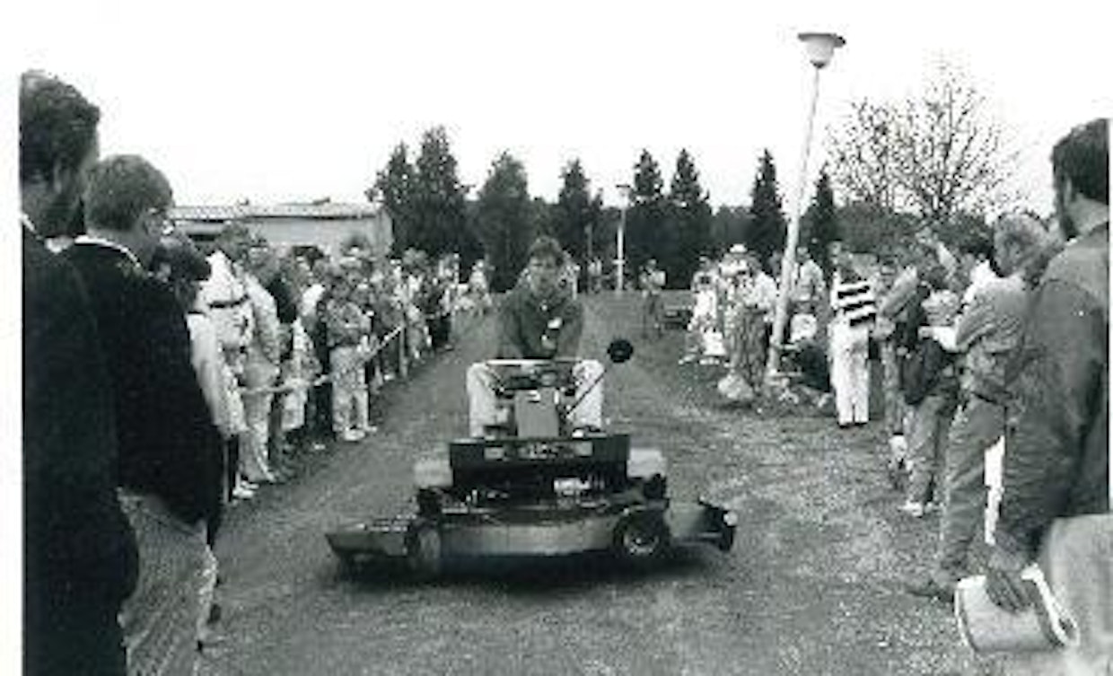 Koneparaati-idea oli lähtöisin ulkomailta ja sen toivat Lepaalle Pekka Markkula ja Seppo Närhi. Ensimmäistä kertaa koneparaati järjestettiin vuonna 1988.