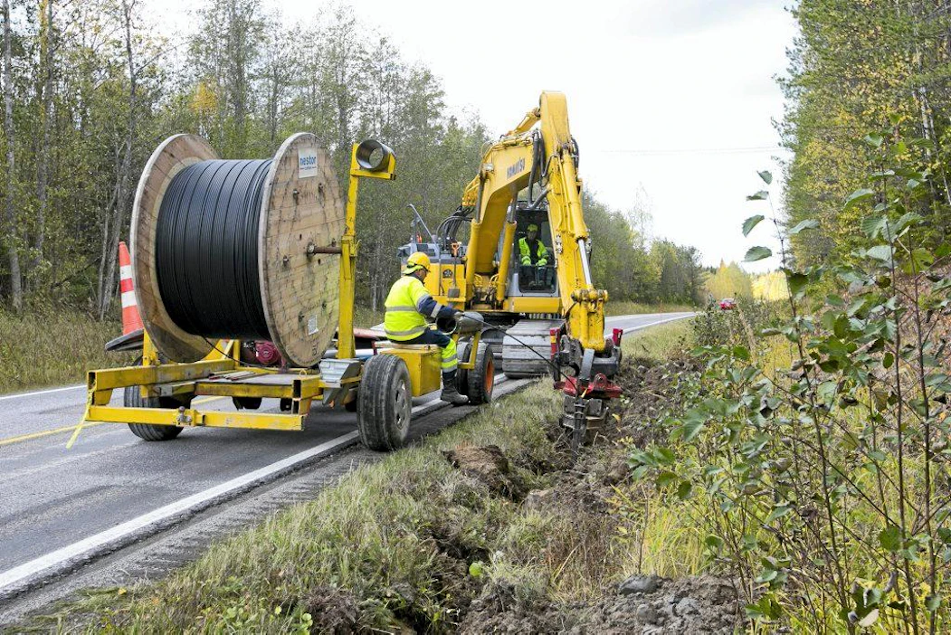 Sähköisten palveujen lisääntyminen edellytttää kinteän laajakaista rakentamista myös haja-asutusalueille.