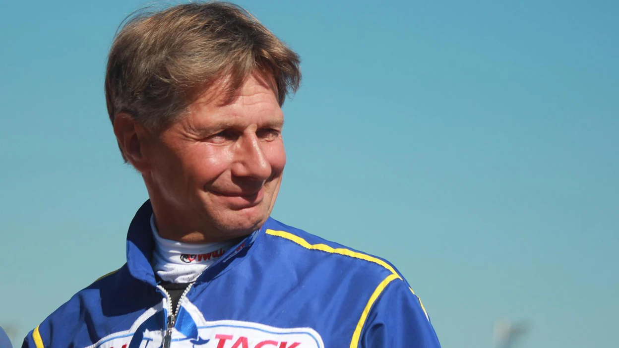 Jorma Kontio ohjastaa vihjerivin varmaa Marrakeshia Kriteriumin finaalissa.