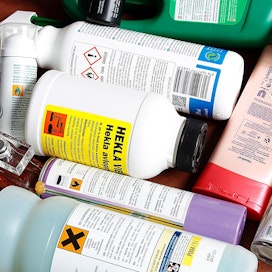 Kuluttajien voi olla hankalaa säännöstellä altistumistaan terveydelle vaarallisille kemikaaleille. Tukes suosittelee välttämään turhaa kemikaalien käyttöä, kuten kosmetiikkaa lapsilla tai torjunta-aineita kotipihalla.