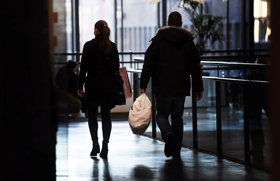 Evan mukaan valmius uhrata omaa hyvinvointia yhteisen hyvän eteen vaihtelee erityisesti työelämään liittyvien muuttujien ja puoluekannatuksen mukaan. LEHTIKUVA / Vesa Moilanen