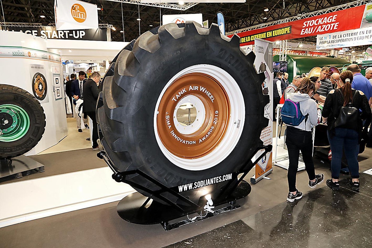 Ranskalaisen vannevalmistaja Sodijantes Industies kehittämä Tank Air Wheel -järjestelmä perustuu vanteeseen, johon on rakennettu ilmasäiliö. Säiliö voidaan ajon aikana täyttää esim. tehokkaalla jarrukompressorilla. Maantielle lähdettäessä säiliössä oleva ilma siirretään varsinaisen renkaan ilmatilaan, jolloin renkaan kantavuus nousee. Täyttösäiliöön mahtuu riittävästi ilmaa, koska se varastoidaan monta kertaa traktorin tavanomaista rengaspainetta korkeampaan paineeseen. Säiliö on osa vanteen kantavaa rakennetta, joten se ei lisää merkittävästi vanteen painoa.
