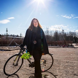 Mari Vaattovaara on innostunut polkupyöräilystä. &quot;Viime vuonna ajoin 2000 kilometriä. Tälle vuodelle olen luvannut tuplata sen eli tavoitteena on 4000 kilometriä.&quot;