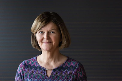 "Jokaisella on oikeus ikääntyä arvokkaasti ja elää hyvää arkea elämänsä viimeisinä vuosina", sanoo Suomen ensimmäisenä vanhusasiavaltuutettuna aloittanut Päivi Topo.