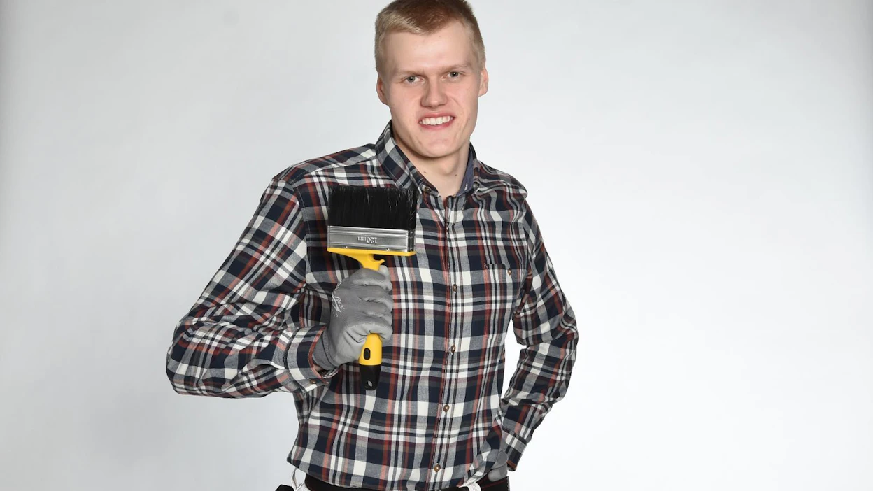 Juho Alahautala valitsi yritystoiminnakseen ulkomaalauksen, koska se oli ennalta tuttua työtä.