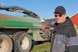 Arto Rantanen on varsinainen monitoimiurakoitsija, sillä hän urakoi kesäisin pelloilla useammallakin eri koneella sekä talvisin teillä ja metsässä. Lieteurakointi työllistää häntä eniten.