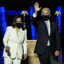 Kamala Harris ja Joe Biden lauantaina Wilmingtonissa. LEHTIKUVA/AFP