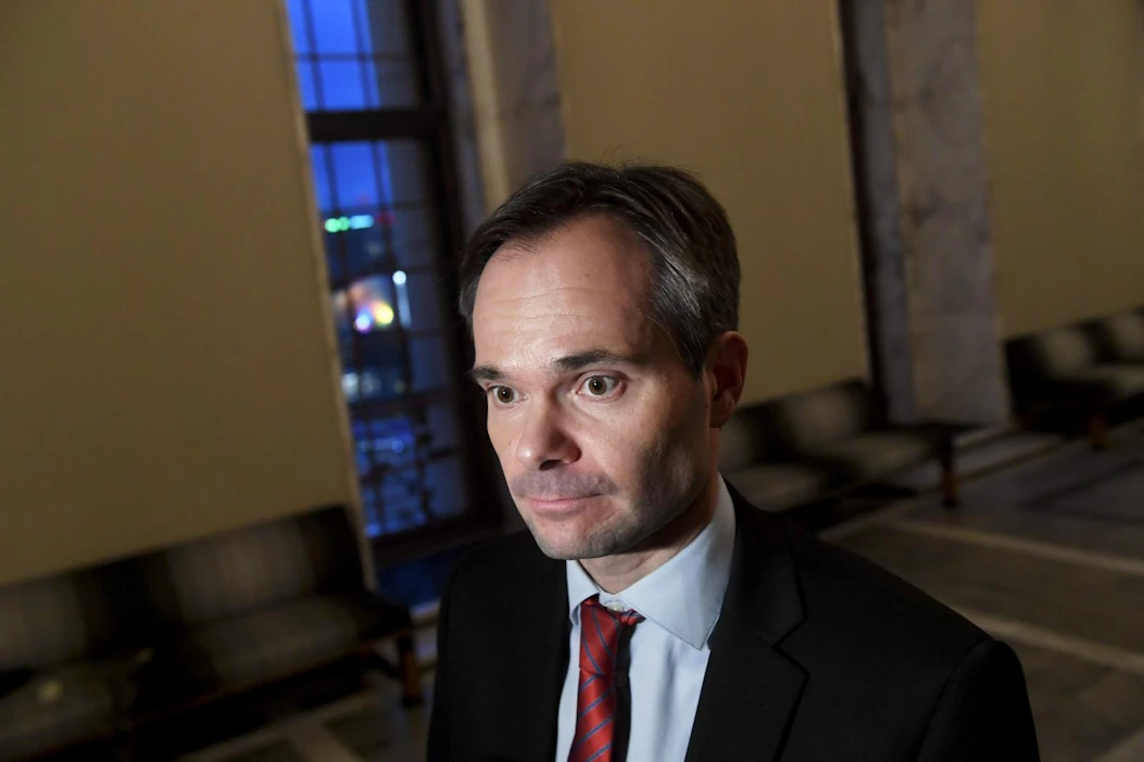 Maanpetoksista ja terrorismirikoksista tuomitut ovat menettäneet lojaliteettinsa Suomea ja suomalaisia kohtaan, arvioi sisäministeri Kai Mykkänen (kok.). LEHTIKUVA / Vesa Moilanen
